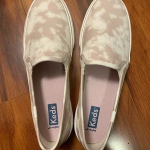 Keds Sz 8 mauve-ish/tan creamy white marble/tie dye pattern, slip on shoe. NWOT.